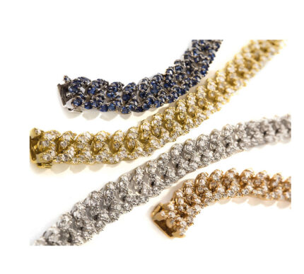 Bracciali groumette nei tre colori dell'oro, zaffiri blu e diamanti bianchi
