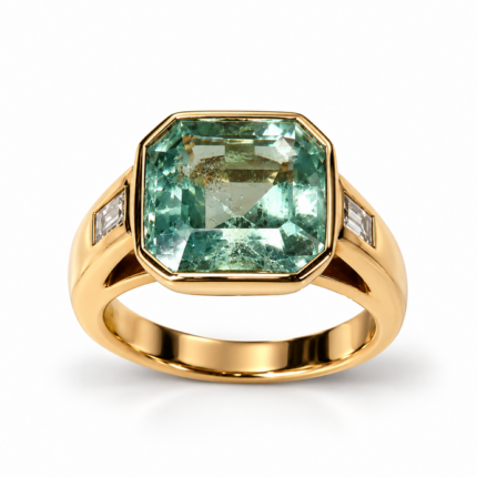 Anello in oro giallo con acqua marina e diamanti