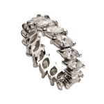 Anello in oro bianco e diamanti bianchi taglio marquise