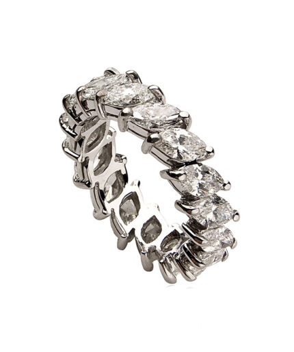 Anello in oro bianco e diamanti bianchi taglio marquise