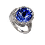 Anello in oro bianco 18 carati con tanzanite blu e diamanti bianchi