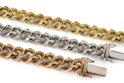 Bracciali groumette nei tre colori dell'oro con diamanti bianchi