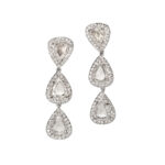 Orecchini in oro bianco con diamanti a goccia e brillanti