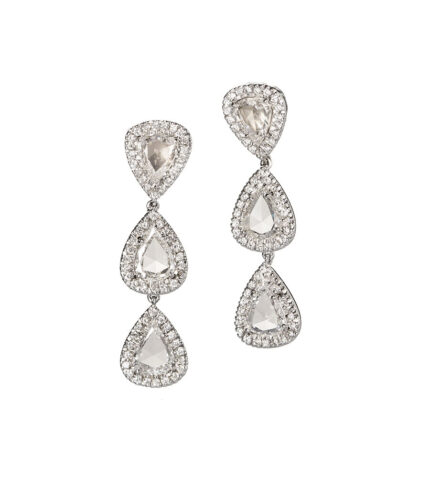 Orecchini in oro bianco con diamanti a goccia e brillanti