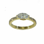 Anello in oro giallo 18 carati con diamante taglio marquise e brillanti