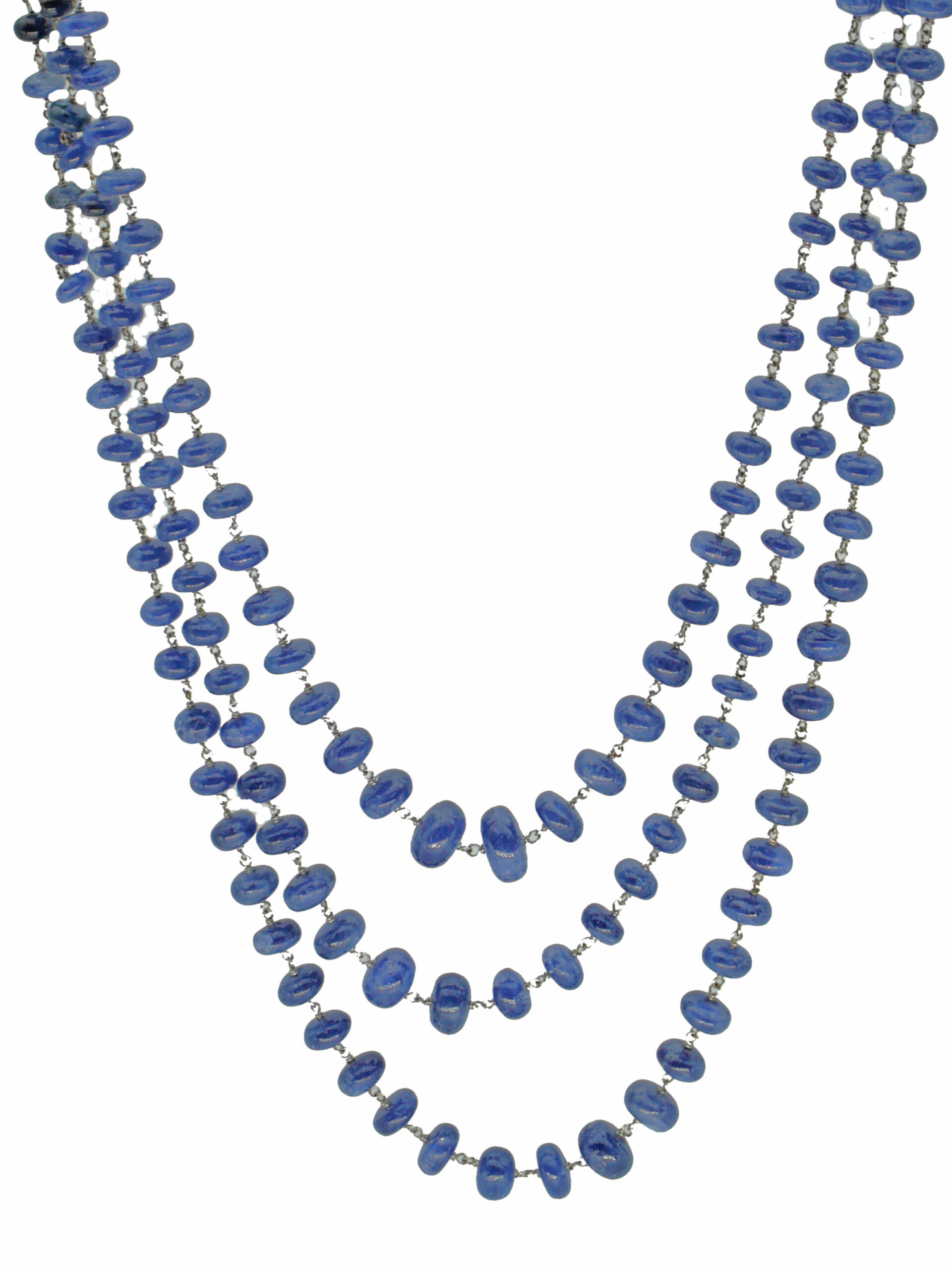 Collana in oro bianco a tre fili con zaffiri blu degràde e chiusura in oro bianco con diamanti white Collana in oro bianco a tre fili con zaffiri blu degràde e chiusura in oro bianco con diamanti white