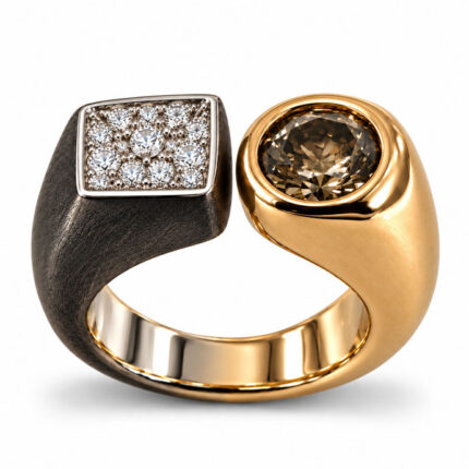 Anello in oro bianco e oro rosa con diamante brown taglio a brillante e pavè di diamanti bianchi