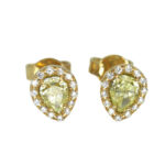 Orecchini in oro giallo 18 carati con due diamanti fancy yellow taglio a goccia e diamanti bianchi