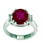 Anello in oro bianco con rubino Burma e diamanti
