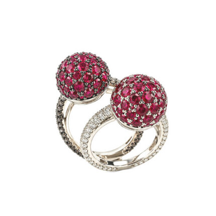 Anello in oro bianco con rubini e diamanti
