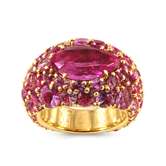 Anello con zaffiro rosa centrale e pave di zaffiri Anello con zaffiro rosa centrale e pave di zaffiri