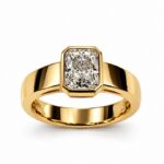 Anello in oro giallo con diamante bianco taglio radiant